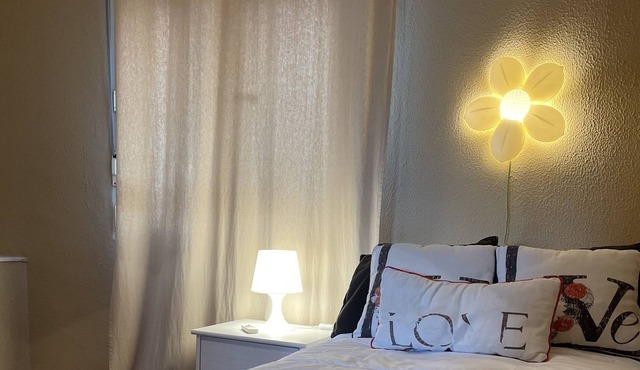 Special couples. Pack with CAVA, candles and romantic decoration. Next to the beach.