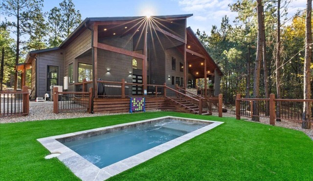 Special | Heated Pool Hot Tub Pets Fire Pit