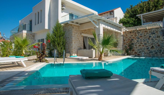 Special, in a quiet location, swimming pool, Jacuzzi, W-LAN, mountain panorama, near the SEA