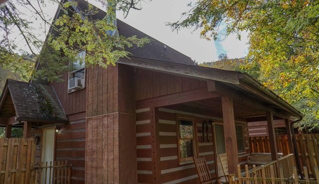 SPECIAL *Sept. 13th- Oct. 4th 20% off* Ol'Smoky Log Cabin on the River Unit 5
