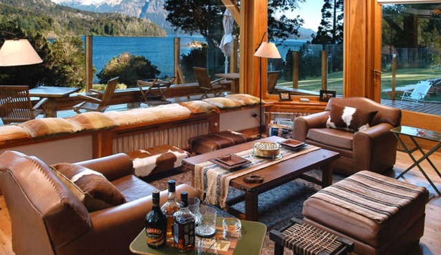 Spectacular house by the Nahuel Huapi lake