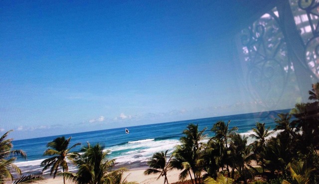 Spectacular 5 Bedroom Family Beach House w/staff/pool/seabreezes/beach access