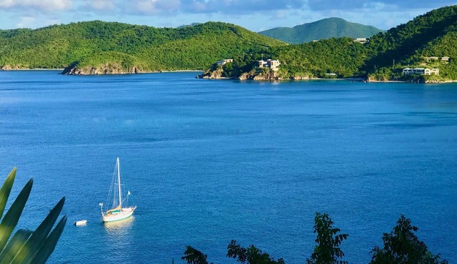Spectacular beachfront villa. Great SNORKELING, kayaking, sunrise & sunset views