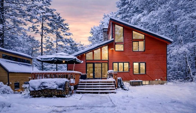 Spectacular Cabin with Retro Games and Awesome Sights in Madison, New Hampshire