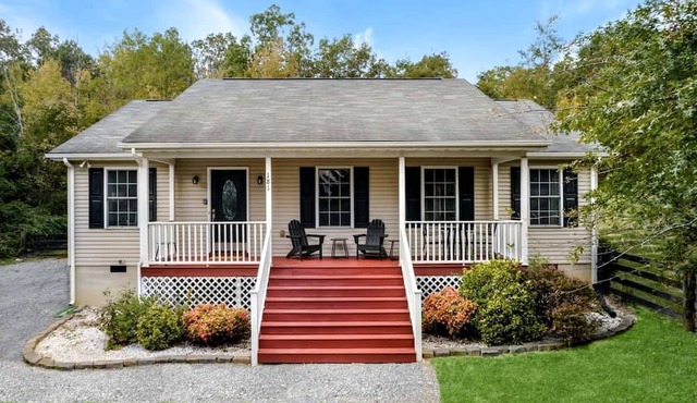 Spectacular Cottage Perfect for Groups and Water Activities in Luray, Virginia