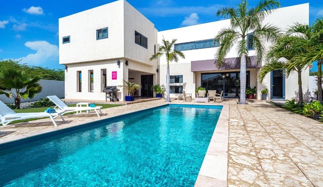 Spectacular designer villa 5 star Luxury 6 Bedroom New
