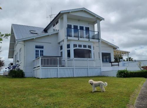 Spectacular Hamilton Lake Views