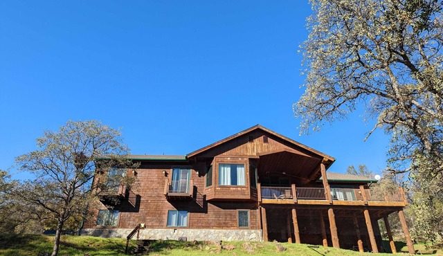 Spectacular hand crafted cabin on 5 acres - Relax