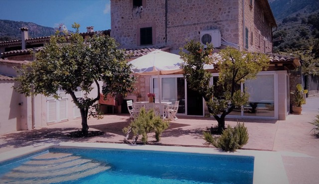 Spectacular house with pool in biniaraix