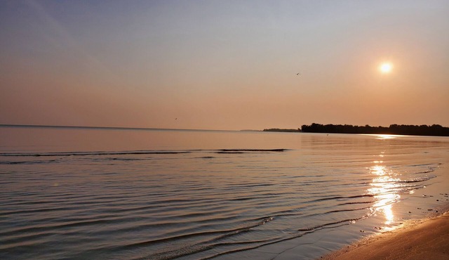 SPECTACULAR LAKE FRONT HOUSE ON CRESENT BEACH FORT ERIE ONTARIO CANADA