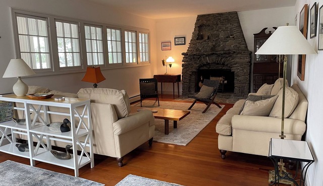 Spectacular Lakefront Property