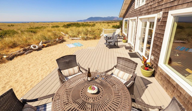 Spectacular Large Oceanfront Home Panoramic View Quiet Area Dog Friendly