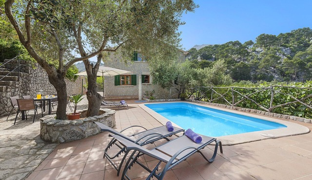 Spectacular Mallorcan villa with private pool, Wi-Fi in Sierra Tramuntana