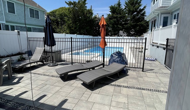 Spectacular modern house - just a few minutes from beach!