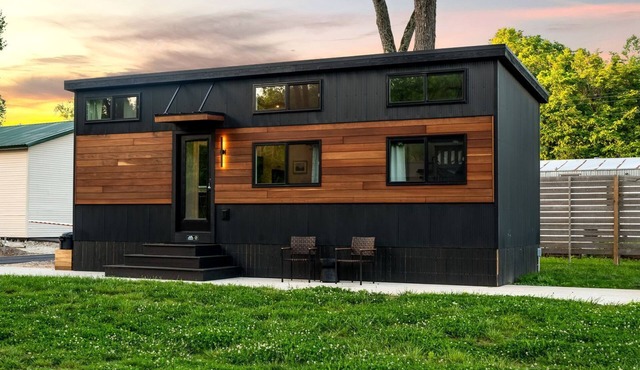 Spectacular Modern Style Tiny House in Branson, Missouri