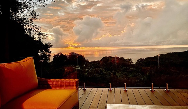 Spectacular Ocean Views and Sunsets, Large Private Secluded Property!