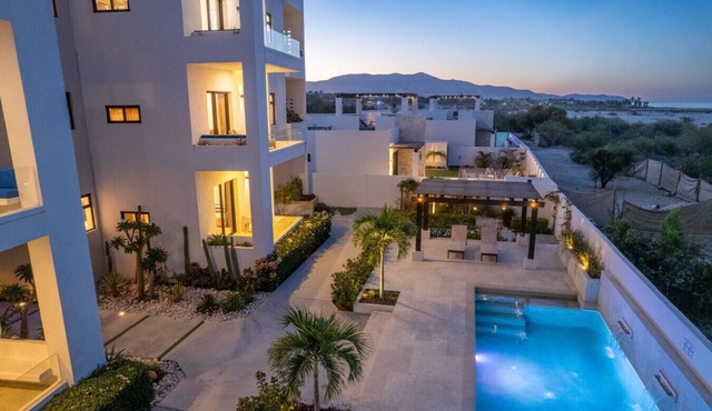 Spectacular penthouse with pool close to the beach