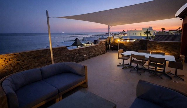 Spectacular Penthouse, authentic 1st line beach, 70 m2 terrace