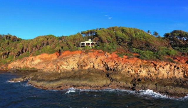 Spectacular Private Ocean-Front Estate-Villa & Cottage