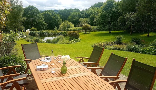 Spectacular setting in unspoilt East Devon, 15 minutes from Jurassic Coast.