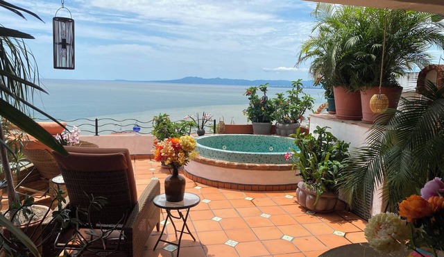 Spectacular Spacious Spanish Colonial 2BR 2BA Terrace Oceanview private Jacuzzi