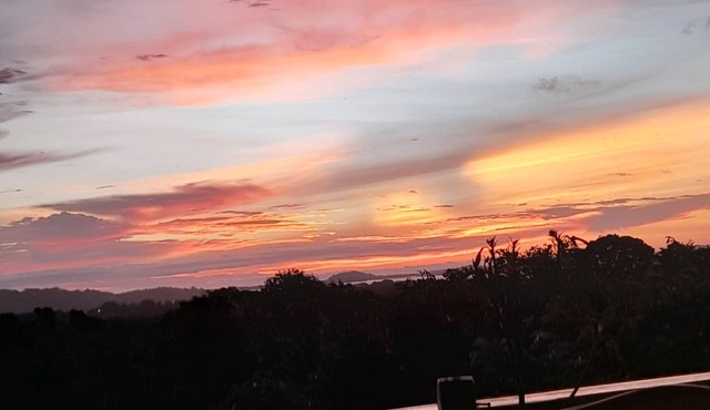 Spectacular sunsets from 2-bedroom house in welcoming Boca Chica with WiFi