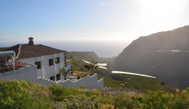 Spectacular view 'Das Casa LoRu' 190 m2 with heated outdoor pool