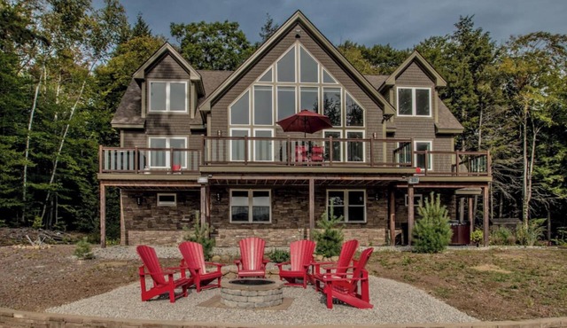Spectacular Views, Private Estate , Hot Tub, Close to Everything