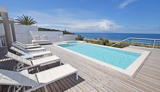 Spectacular Villa in privilege location, total privacy. FREE WIFI