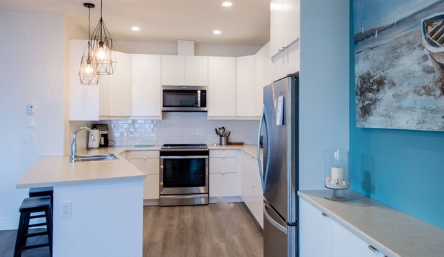 Spectacular Waterfront Suite in the Heart of Comox