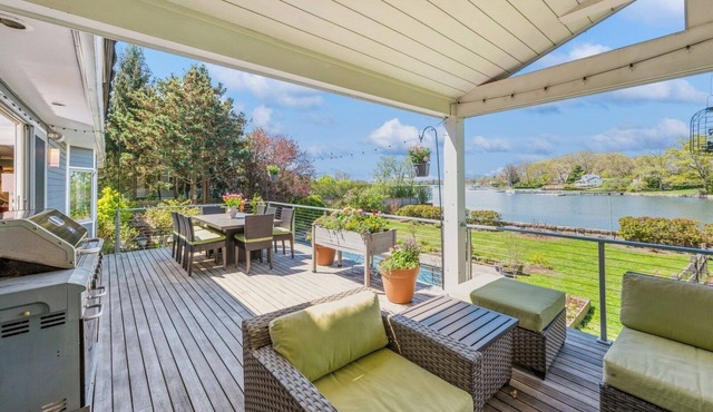 Spectacular Westchester Waterfront Rental: Stunning Views Pool Hottub Gym & Dock