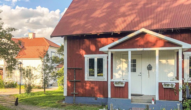 Spend a relaxing vacation in the inviting cottage with plenty of space for the whole family.