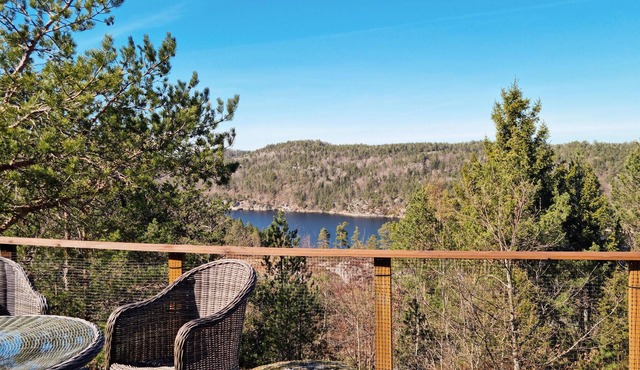 Spend beautiful vacations in this fishing house with shared outdoor pool