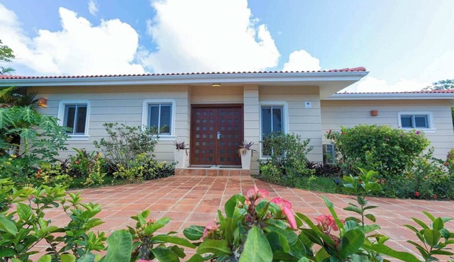 Spend the winter in a warm villa with private pool under the Caribbean sun