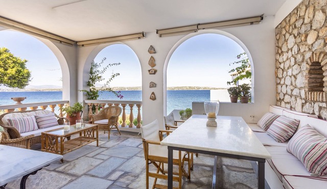 Spetses, traditional villa on the waterfront - beach