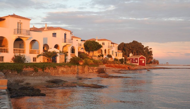Spetses, traditional villa on the waterfront - beach