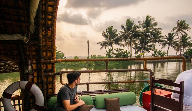 Spice Coast Cruises CGH Earth-Houseboat
