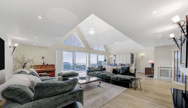 Spindrift - stunning beachfront residence