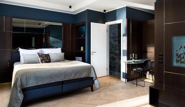 Spinoza Suites