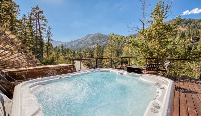 Spire Chalet at Alpine Meadows - 4BR 4.5 BA W/Hot Tub & Ski Shuttle