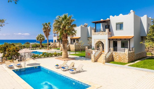 Spiros Beach Villa