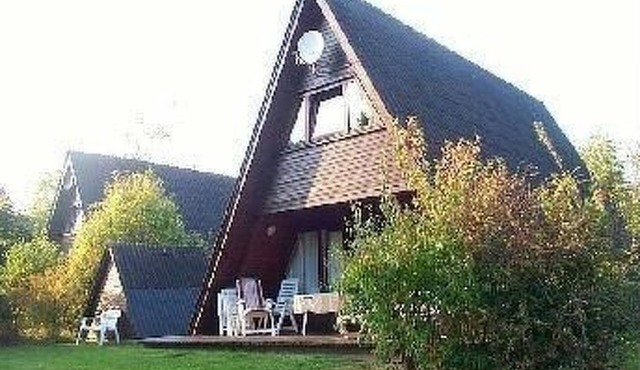 Spitzdachferienhaus mit Schwedenofen und Garten by Interhome