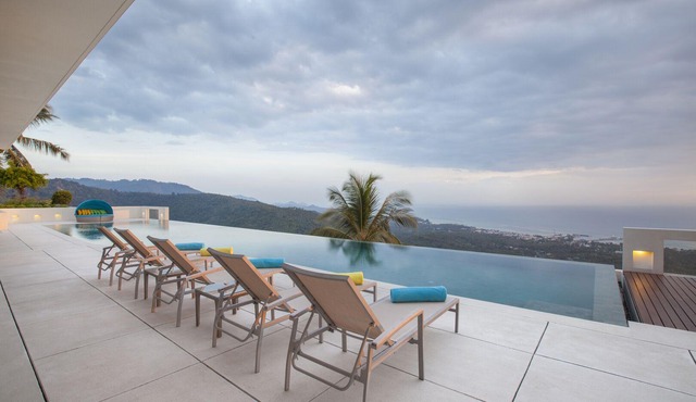 Splash 4 Bed :Contemporary Tropical Five Star Villa