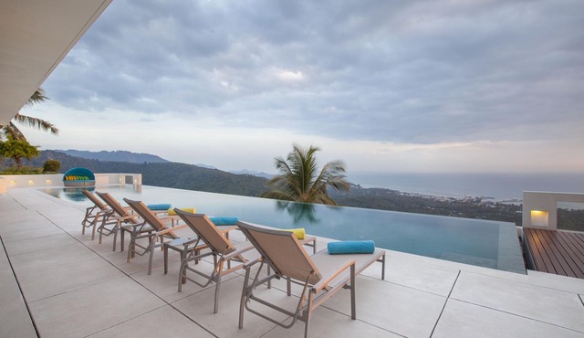 Splash: Contemporary Tropical Five Star Villa