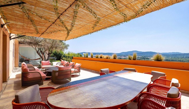 Splendid Flat in Provencal Villa 1br/3p