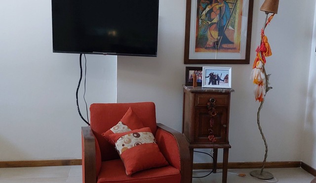 Splendid house, very bright, 3 bedrooms, 3 bathrooms, kitchen, barbecue. Courtyard