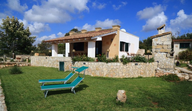 splendid independent villa in the Mediterranean scrub
