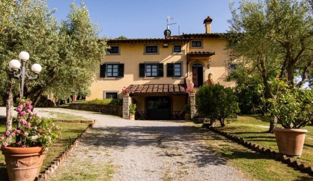 Splendid Villa with bg pool and tennis court