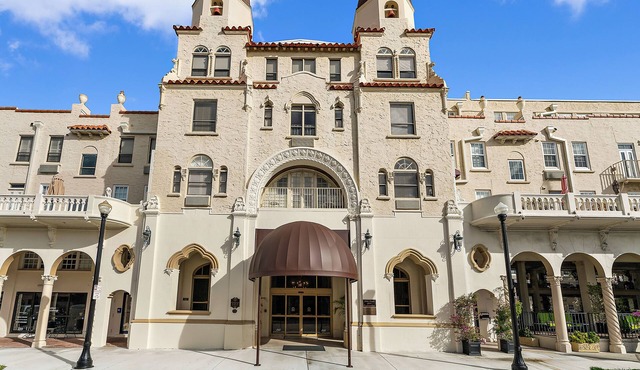 Splendid Palm Beach Location, spacious 1-bedroom condo, dual suite with WiFi,AC