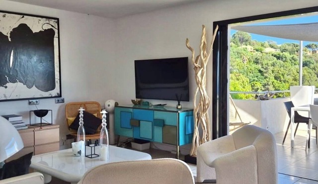 Splendid sea view villa, quiet heated pool near St-Tropez, beaches.